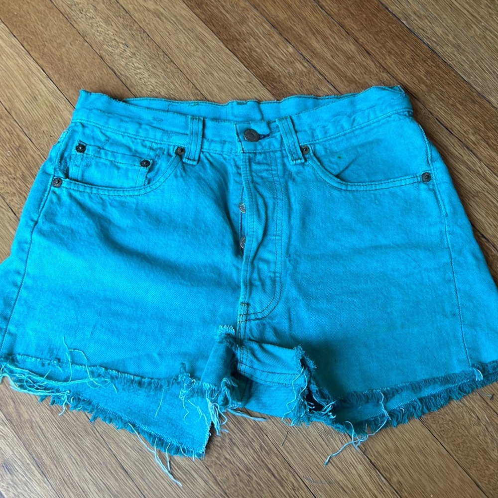 Turquoise Levi’s shorts